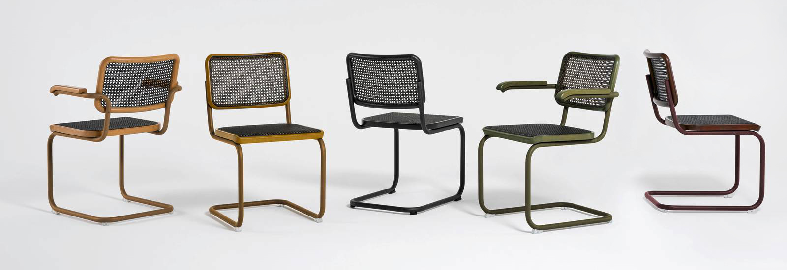 In occasione del Fuorisalone viene presentata la collezione  “Rethinking Classics: S 32/S 64 DARK MELANGE”, ideata in esclusiva per Thonet: le iconiche sedie cantilever S32 di Thonet, disegnate da Marcel Breuer, con il telaio in tubolare di acciaio cromato e la seduta e lo schienale in legno massello curvato e canna d’India, sono declinate in nuove sfumature cromatiche naturali. La canna d'India intrecciata scura Dark melange, con un effetto cangiante, mette in evidenza la colorazione del telaio in legno verniciato a polvere. https://www.thonet.de - Fuorisalone, Via Palermo 1, Milano