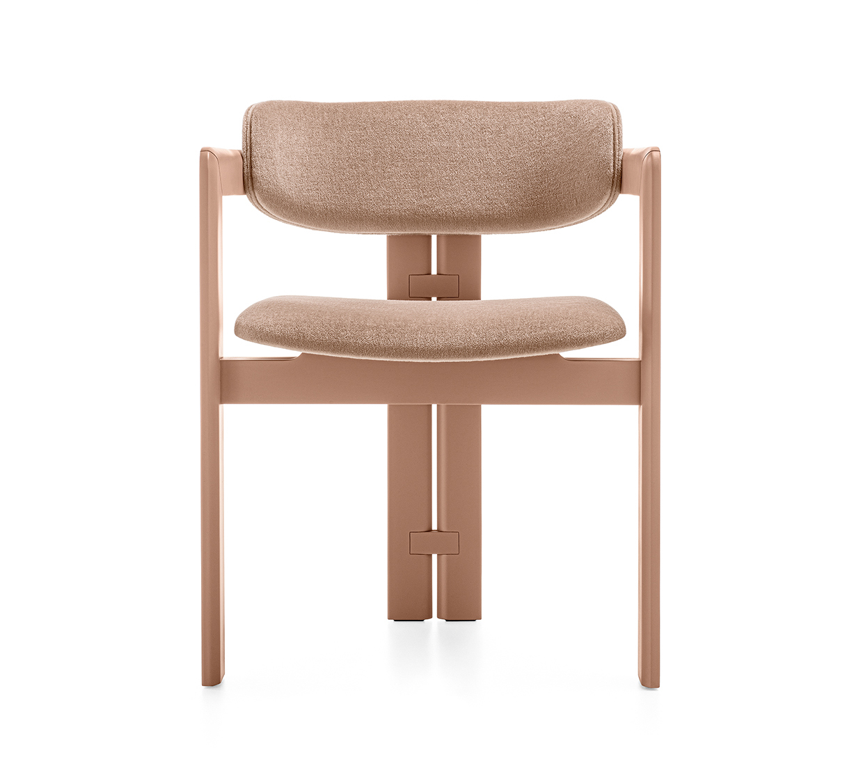 Una nuova colorazione Rosa Jaipur per l'iconica seduta 0414 di Gallotti & Radice in grado di garantire il massimo confort grazie alla struttura in faggio massello curvato con maestria artigiana e laccato opaco. La seduta e lo schienale hanno la struttura interna in legno e sono imbottiti in poliuretano espanso indeformabile con rivestimento in tessuto o in pelle non sfoderabile. Misura L 57 x P 52 x H 75 cm. https://www.gallottiradice.it - Salone del Mobile, padiglione 09, stand F09-G10. Una nuova colorazione Rosa Jaipur per l'iconica seduta 0414 di Gallotti & Radice in grado di garantire il massimo confort grazie alla struttura in faggio massello curvato con maestria artigiana e laccato opaco. La seduta e lo schienale hanno la struttura interna in legno e sono imbottiti in poliuretano espanso indeformabile con rivestimento in tessuto o in pelle non sfoderabile. Misura L 57 x P 52 x H 75 cm. https://www.gallottiradice.it - Salone del Mobile, padiglione 09, stand F09-G10.