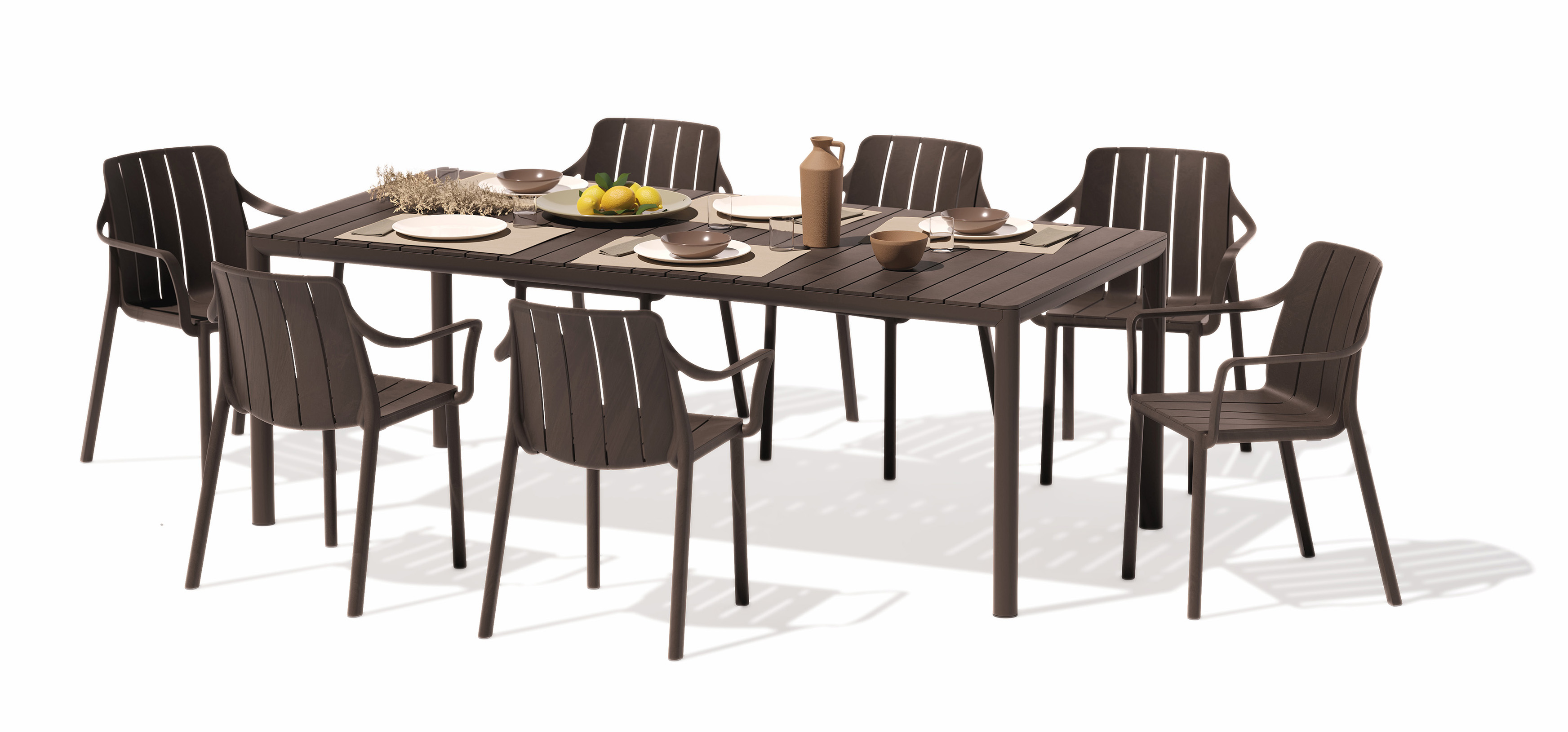 Il set da giardino di Nardi è composto dagli arredi green a doghe con una linea arrotondata, tutti realizzati in resistente plastica riciclabile con una piacevole finitura mat. Il tavolo allungabile Tevere ha il piano in plastica riciclata o polipropilene vergine e la base in alluminio. Misura L 147/210 x P 90 x H 76,5 cm e L 210/275 x P 100 x H 76,5 cm. Le sedie Tiberina sono disponibili con e senza braccioli. https://www.nardioutdoor.com - Salone del Mobile, padiglione 18, stand D23-E22. Il set da giardino di Nardi è composto dagli arredi green a doghe con una linea arrotondata, tutti realizzati in resistente plastica riciclabile con una piacevole finitura mat. Il tavolo allungabile Tevere ha il piano in plastica riciclata o polipropilene vergine e la base in alluminio. Misura L 147/210 x P 90 x H 76,5 cm e L 210/275 x P 100 x H 76,5 cm. Le sedie Tiberina sono disponibili con e senza braccioli. https://www.nardioutdoor.com - Salone del Mobile, padiglione 18, stand D23-E22.