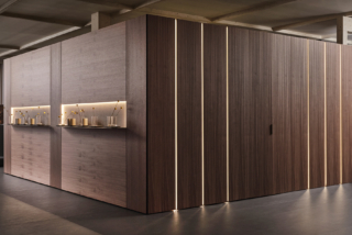 L'innovativo sistema Architype di Caccaro riveste la parete e si integra con Freedhome per dare vita ad un ambiente fluido dove gli spazi sono polifunzionali e perfettamente integrati tra loro L'utility area è racchiusa tra raffinate pareti in noce. https://www.caccaro.com - Salone del Mobile, padiglione 22, stand M22-M24. L'innovativo sistema Architype di Caccaro riveste la parete e si integra con Freedhome per dare vita ad un ambiente fluido dove gli spazi sono polifunzionali e perfettamente integrati tra loro L'utility area è racchiusa tra raffinate pareti in noce. https://www.caccaro.com - Salone del Mobile, padiglione 22, stand M22-M24.