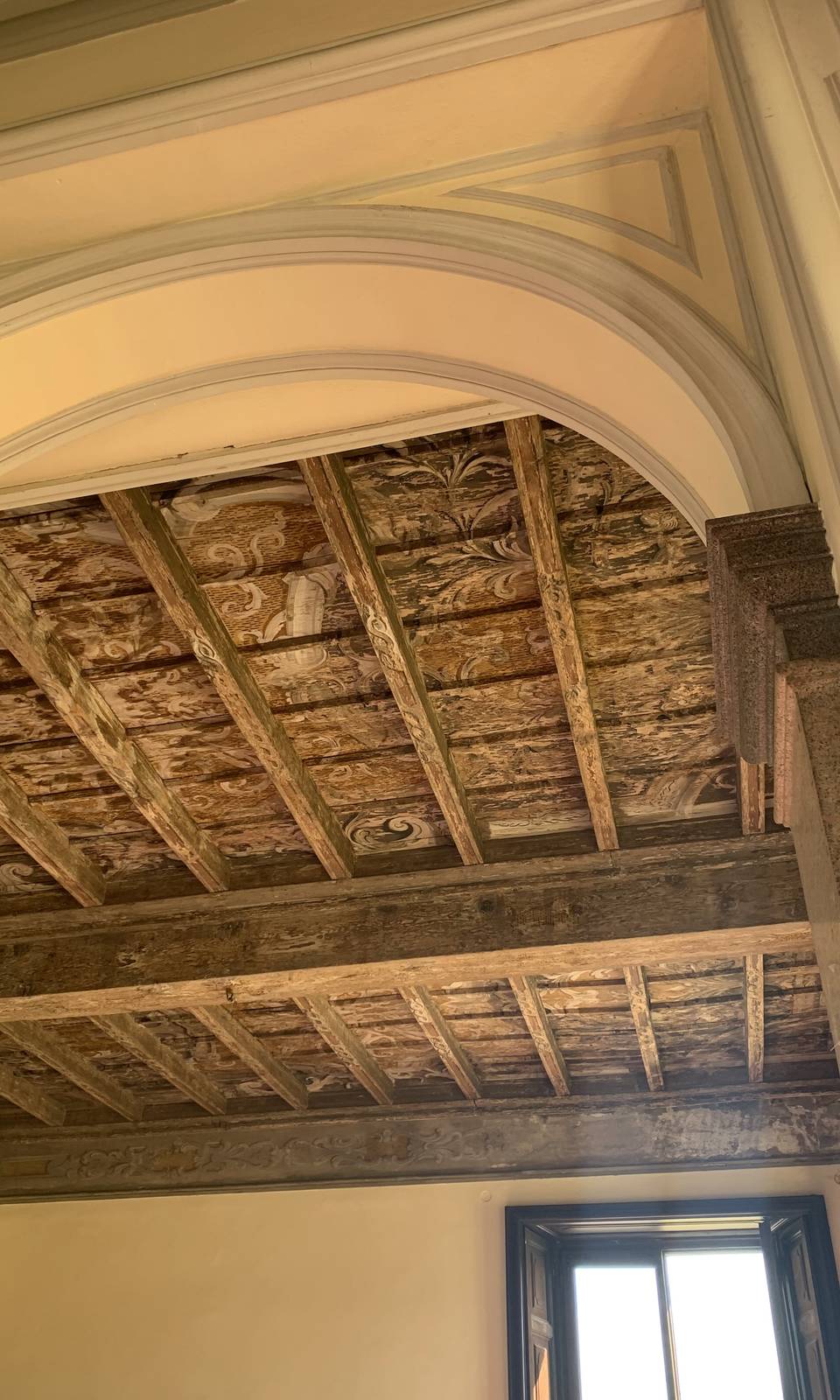 soffitto cassettoni Villa Bagatti Valsecchi Alcova Varedo Milano Design Week 2024 soffitto cassettoni Villa Bagatti Valsecchi Alcova Varedo Milano Design Week 2024