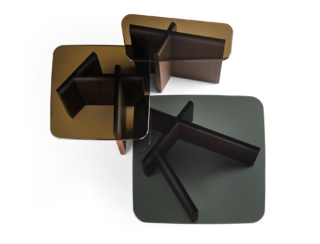 I tavolini Type di Fiam Italia, designer Patrick Norguet, sono realizzati in tre diversi formati e  possono essere uniti per dare vita a composizioni diverse. Sono composti da un basamento in legno massello nella finitura Tabacco e Nero e da un piano in vetro bronzo e fumé. Misurano L 100 x P 100 x h 30 cm, L 80 x P 35 x H 50 cm e L 73 x P 73 x H 40 cm. https://www.fiamitalia.it - Salone del Mobile, padiglione 09, stand C09.