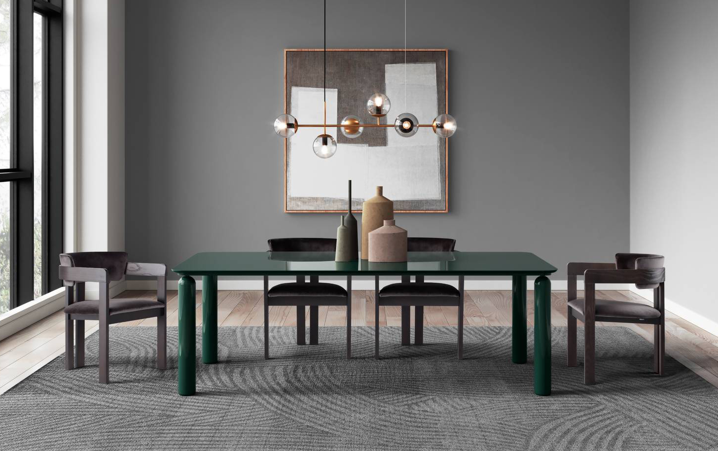 Durante la settimana del Fuorisalone sarà visibile il tavolo Giò di Pacini & Cappellini che ha una solida struttura in massello di frassino o noce canaletto laccato; il piano rettangolare è disponibile nelle varianti legno, vetro temperato o marmo lucido naturale. https://www.paciniecappellini.it – Fuorisalone, Flagship Store Pacini & Cappellini, Via Albricci 7, Milano