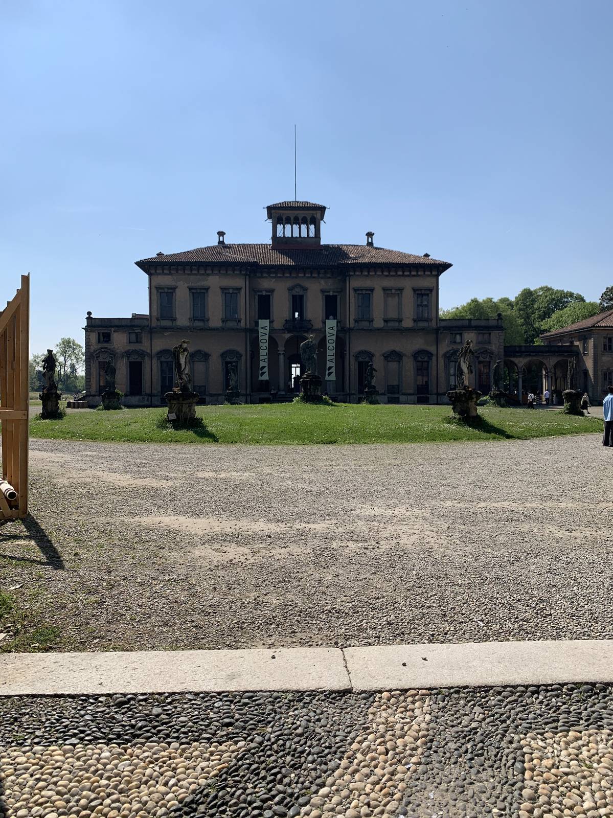 veduta Villa Bagatti Valsecchi Alcova Varedo Milano Design Week 2024 veduta Villa Bagatti Valsecchi Alcova Varedo Milano Design Week 2024