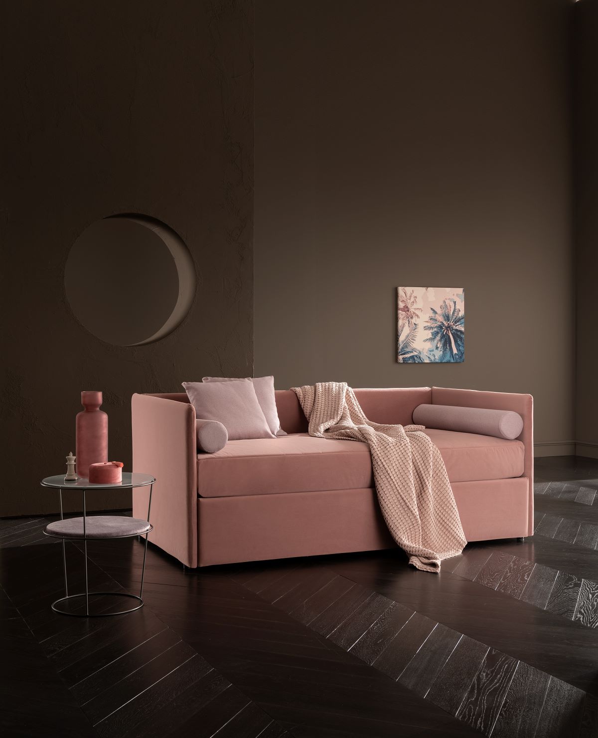 Il divano letto Teddy di Altrenotti dà la possibilità di configurarlo in 14 soluzioni, tutte allo stesso prezzo. Si tratta di un divano soffice e avvolgente, con rivestimenti completamente sfoderabili per una maggiore praticità e disponibile in 5 dimensioni per adattarsi ad ogni ambiente. Teddy con contenitore bauletto o con secondo letto estraibile con rete standard e materasso, più un set coordinato composto da copripiumini, federa e sotto con angoli oppure una cuffia arredo imbottita sfoderabile, ha un prezzo di listino di 2.091 euro. Misure del divano Teddy nell'immagine: P 88 x H 81 x L 199 cm  www.altrenotti.it Il divano letto Teddy di Altrenotti dà la possibilità di configurarlo in 14 soluzioni, tutte allo stesso prezzo. Si tratta di un divano soffice e avvolgente, con rivestimenti completamente sfoderabili per una maggiore praticità e disponibile in 5 dimensioni per adattarsi ad ogni ambiente. Teddy con contenitore bauletto o con secondo letto estraibile con rete standard e materasso, più un set coordinato composto da copripiumini, federa e sotto con angoli oppure una cuffia arredo imbottita sfoderabile, ha un prezzo di listino di 2.091 euro. Misure del divano Teddy nell'immagine: P 88 x H 81 x L 199 cm  www.altrenotti.it