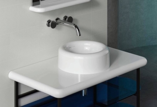Della collezione Liquid di VitrA Bathrooms il catino in porcellana misura Ø 40 x H 14 cm. Prezzo da rivenditore. www.italy.vitrabathrooms.com