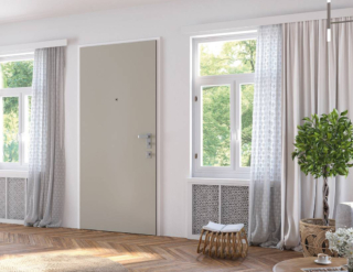 883 di Di.Bi. in classe antieffrazione 3, è personalizzabile nel disegno e nelle finiture e disponibile anche a 2 ante, sia in dimensioni standard sia fuori misura, fino ad una altezza massima di 240 cm. Costa a partire da 2.070,80 euro + Iva. www.dibigroup.com