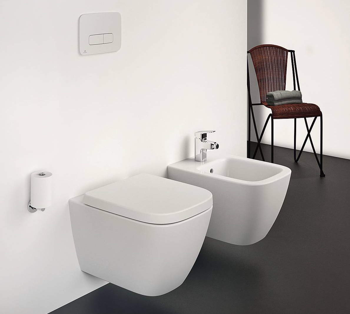 Super compatti, dal design ergonomico.Della serie i.life S di Ideal Standard, i sanitari misurano L 35,5 x P 48 cm. Il bidet costa 264 euro; il wc con scarico RimLS costa 300,50 euro. Tutto + Iva. www.idealstandard.it