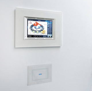 Compatibile anche con impianti radio preesistenti, l’antifurto smart AVE si integra nelle soluzioni smart home del marchio in un’unica piattaforma a servizio di domotica, videocitofonia, antintrusione. La centrale IoT - in due modelli, con e senza schermo touch screen da 7” - supporta soluzioni miste radio/filo e il telecomando con funzioni personalizzabili richiama scenari domotici. Controllabile anche da remoto, via app AVE Cloud, il sistema (espandibile fino a 120 ingressi totali con diversi tipi di rivelatori e di periferiche radio) comunica in tempo reale, inviando notifiche e visualizzando immagini delle telecamere e stato dell’impianto. Prezzo su preventivo. www.ave.it