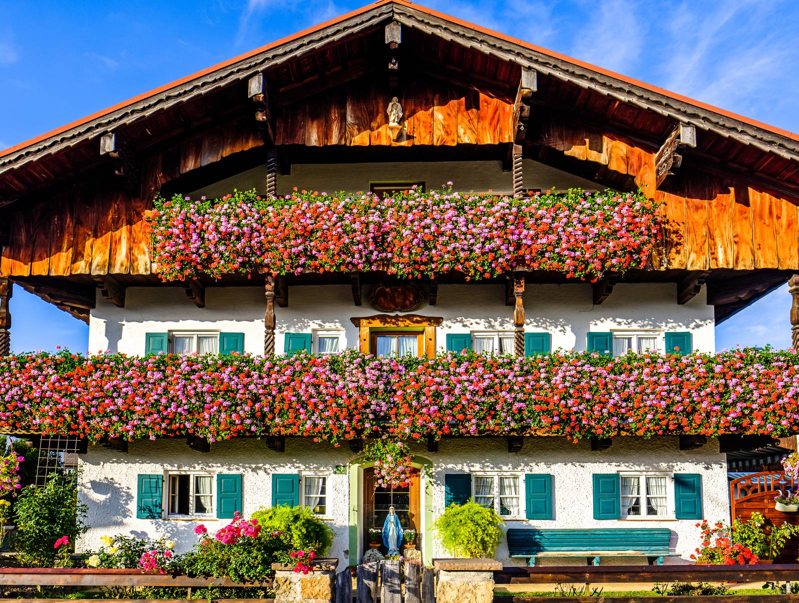Il geranio è la pianta per eccellenza da balcone, anche in montagna. Il geranio è la pianta per eccellenza da balcone, anche in montagna.