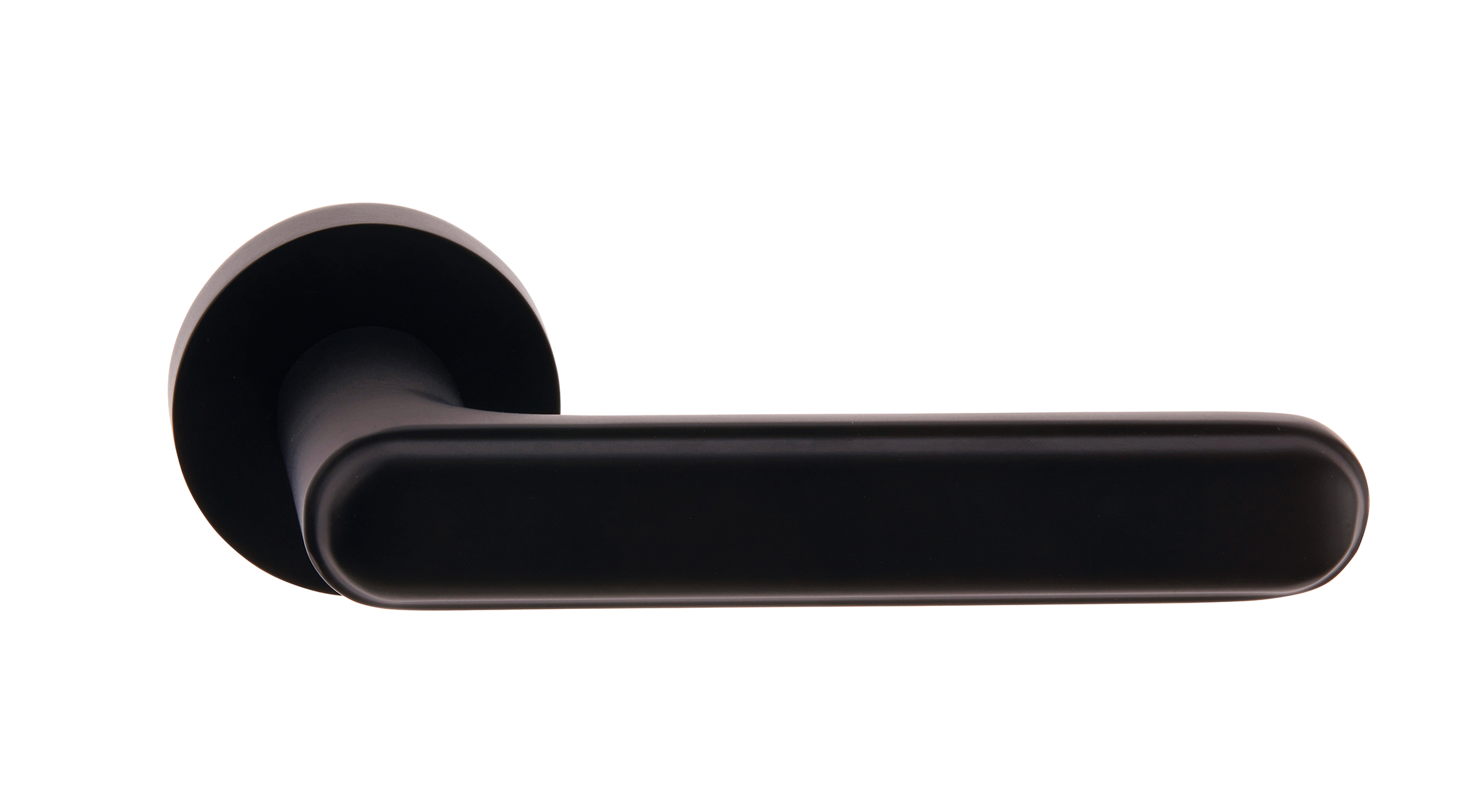 Disponibile in diverse finiture, la maniglia nero opaco Decima di Frascio ha una linea moderna ed  elegante. Il frontale dal morbido volume  ergonomico rende confortevole l’impugnatura. Prezzo nella misura in foto di 13,5 x P 6 x H 3 cm e in finitura nero opaco, 96 euro. www.frascio.it