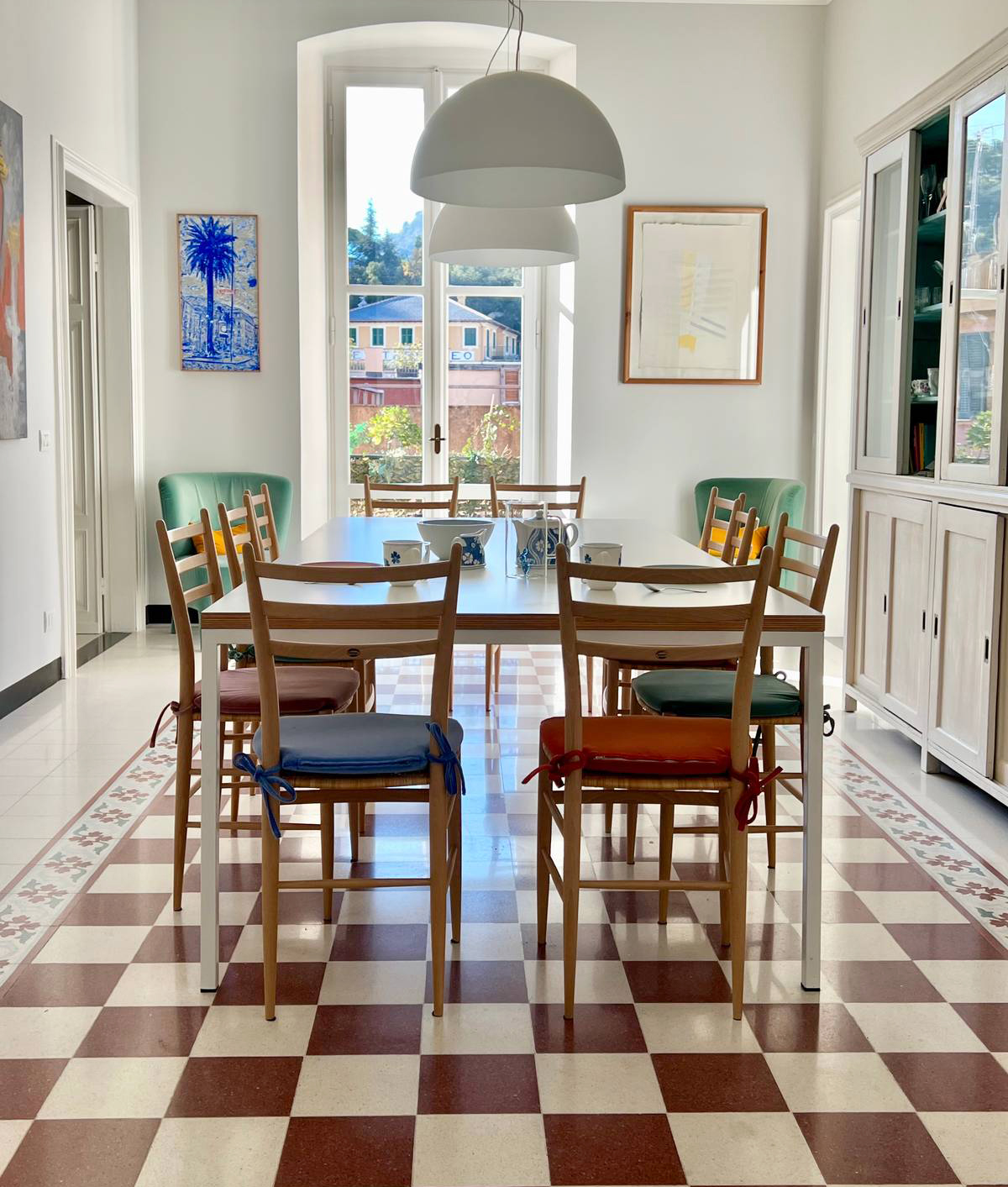 sala da pranzo con pavimento protagonista