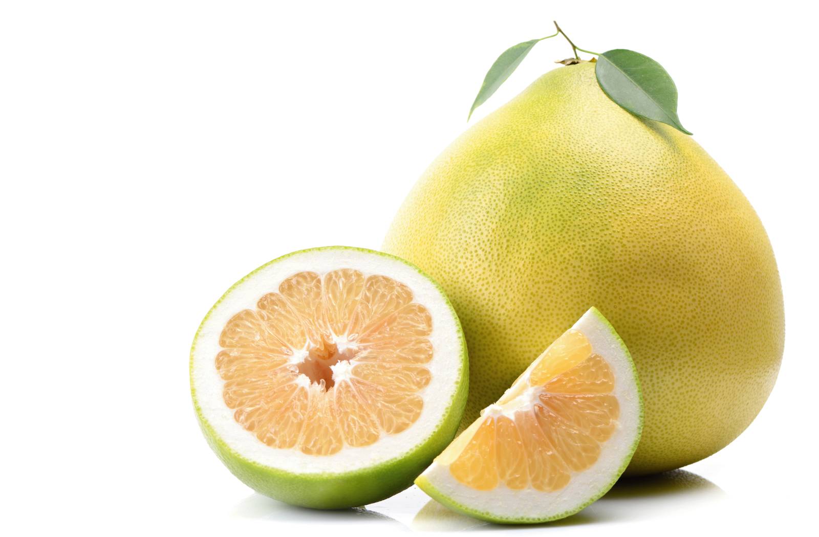 Il frutto del pomelo ha forma piriforme e una buccia verde chiaro. Il frutto del pomelo ha forma piriforme e una buccia verde chiaro.