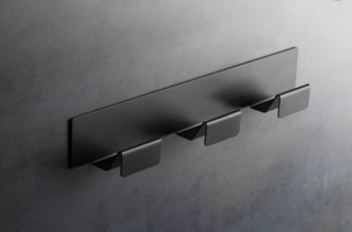 Porta accappatoio da incollo con tripla postazione Porta accappatoio da incollo con tripla postazione