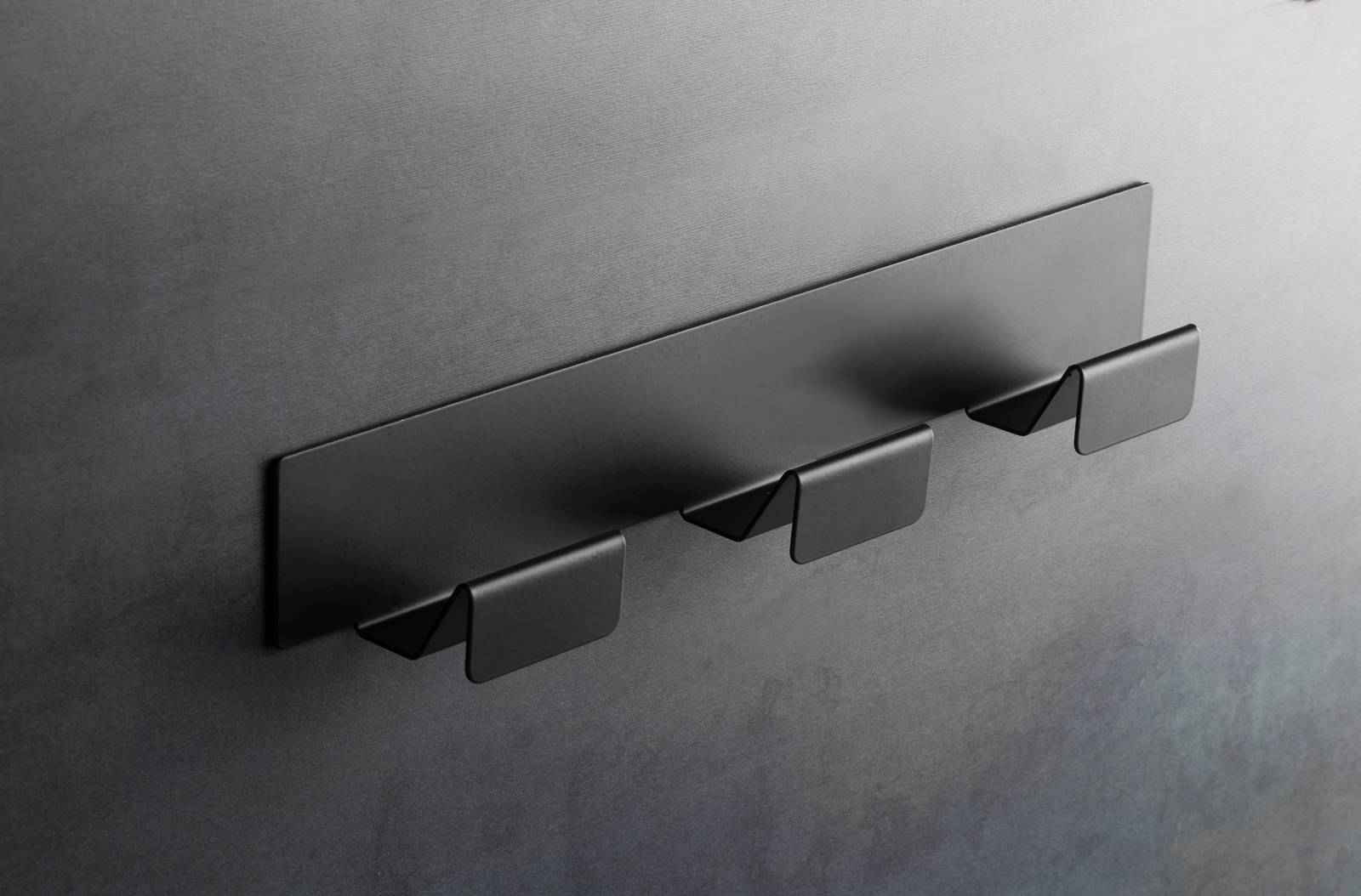 Porta accappatoio da incollo con tripla postazione Porta accappatoio da incollo con tripla postazione