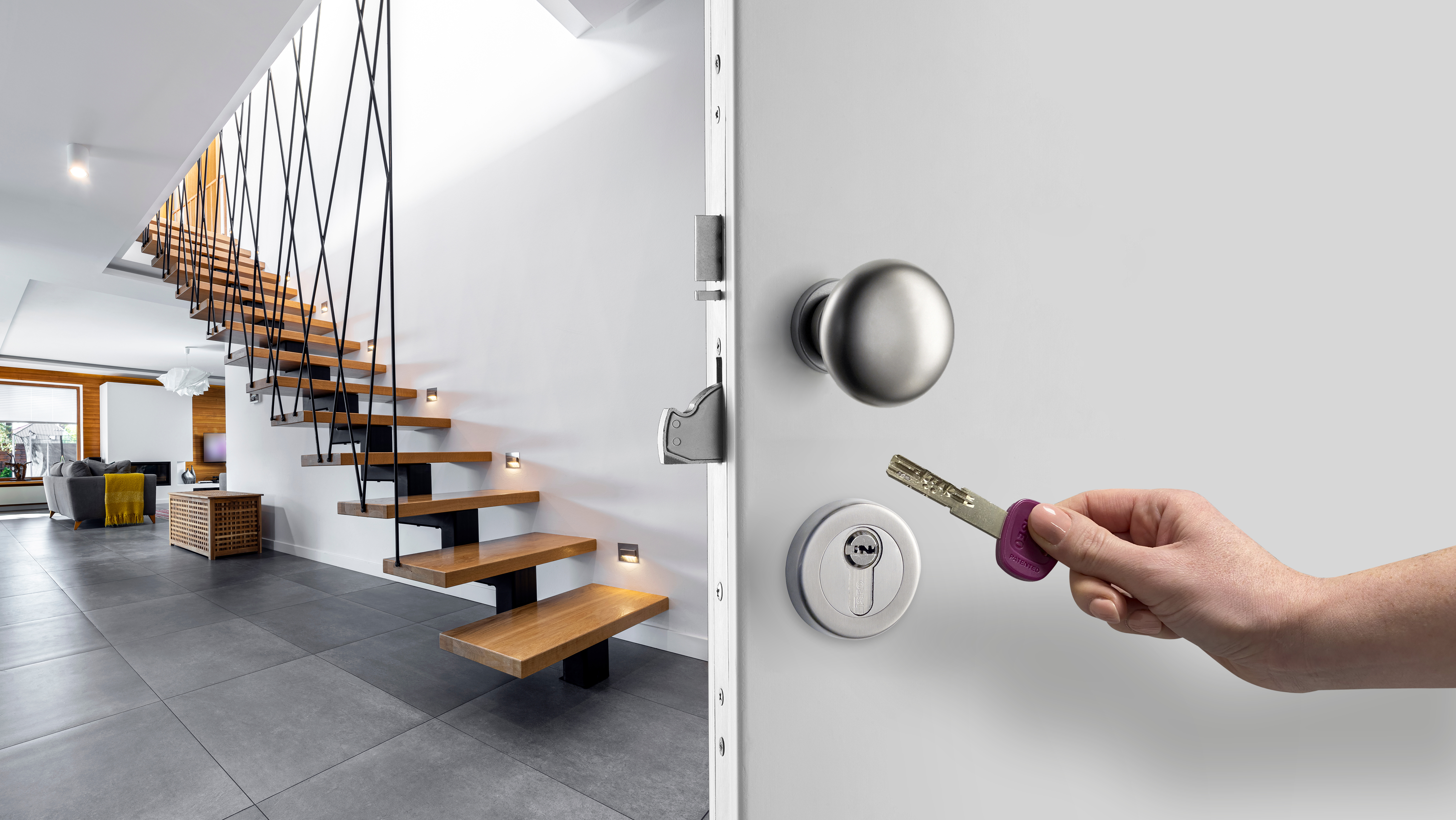 R ME di Iseo è un sistema di chiusura brevettato a chiave reversibile con elemento mobile: quest’ultimo interagisce con perni speciali all’interno del cilindretto e garantisce una sicurezza ancora superiore per i propri effetti personali. La chiave è disponibile con cappuccio in cinque diverse colorazioni o in versione costampata. Sostituire il cilindro della porta è un’operazione semplice, veloce e non costosa, che non richiede la foratura o la sostituzione della porta stessa. I vantaggi sono molteplici: aumenta la sicurezza (un sistema di chiusura avanzato riduce drasticamente il rischio di effrazione), l’intervento è rapido (la sostituzione del cilindro è rapida e non invasiva). https://iseo.com/ R ME di Iseo è un sistema di chiusura brevettato a chiave reversibile con elemento mobile: quest’ultimo interagisce con perni speciali all’interno del cilindretto e garantisce una sicurezza ancora superiore per i propri effetti personali. La chiave è disponibile con cappuccio in cinque diverse colorazioni o in versione costampata. Sostituire il cilindro della porta è un’operazione semplice, veloce e non costosa, che non richiede la foratura o la sostituzione della porta stessa. I vantaggi sono molteplici: aumenta la sicurezza (un sistema di chiusura avanzato riduce drasticamente il rischio di effrazione), l’intervento è rapido (la sostituzione del cilindro è rapida e non invasiva). https://iseo.com/