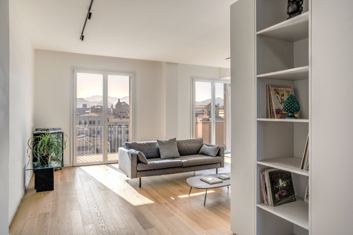 Appartamento Palermo doppio affaccio soggiorno finestre Oknoplast Appartamento Palermo doppio affaccio soggiorno finestre Oknoplast