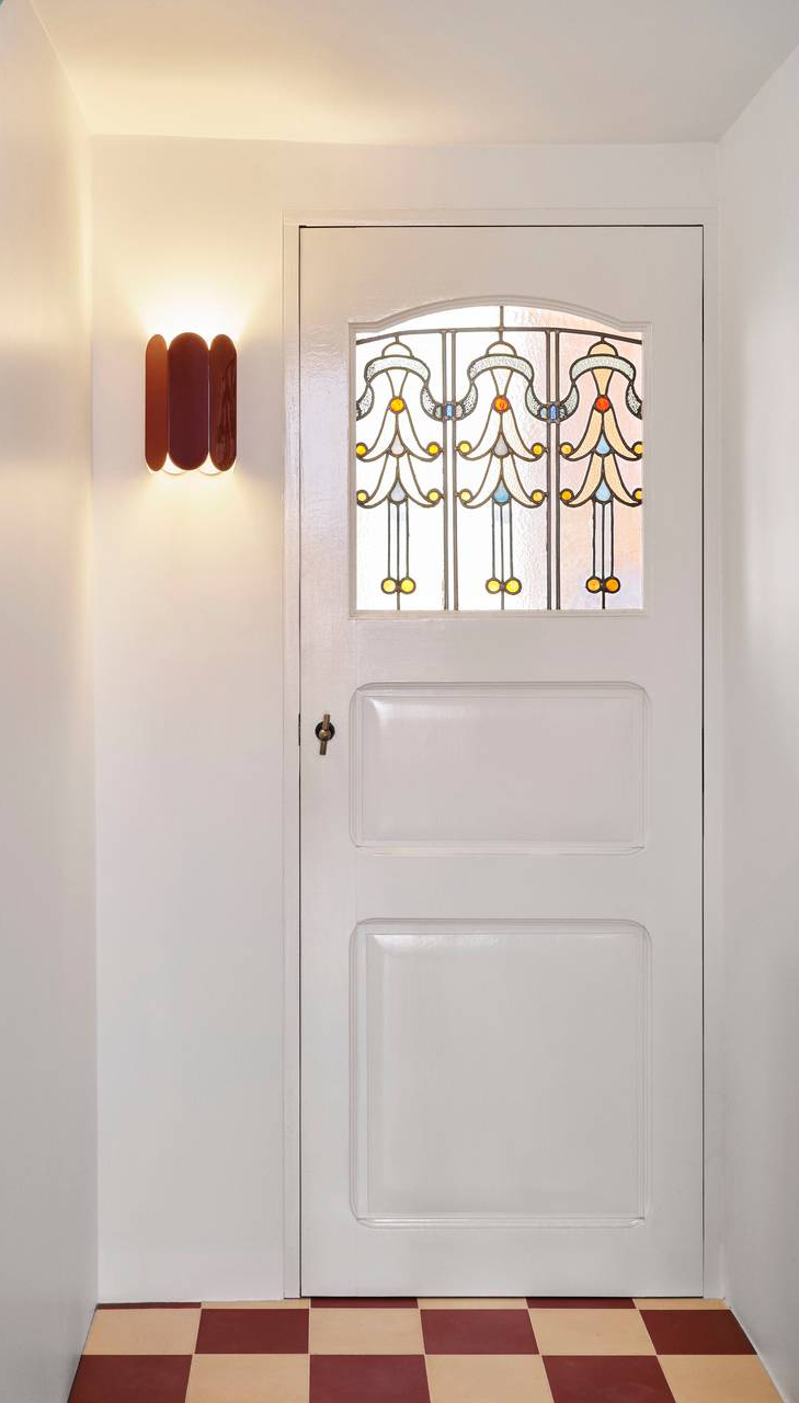Funzionale e decorativa la lampada da parete Arcs di Hay che diffonde una luce morbida dando vita a giochi di luce e ombre nell'ambiente. È composta da una serie di archi curvi in acciaio disponibili in diverse varianti di colore per poterla collocare in un corridoio o in un angolo. Misura L 13 x P 17 x H 25 cm. Prezzo a partire da 249 euro. www.hay.dk Funzionale e decorativa la lampada da parete Arcs di Hay che diffonde una luce morbida dando vita a giochi di luce e ombre nell'ambiente. È composta da una serie di archi curvi in acciaio disponibili in diverse varianti di colore per poterla collocare in un corridoio o in un angolo. Misura L 13 x P 17 x H 25 cm. Prezzo a partire da 249 euro. www.hay.dk