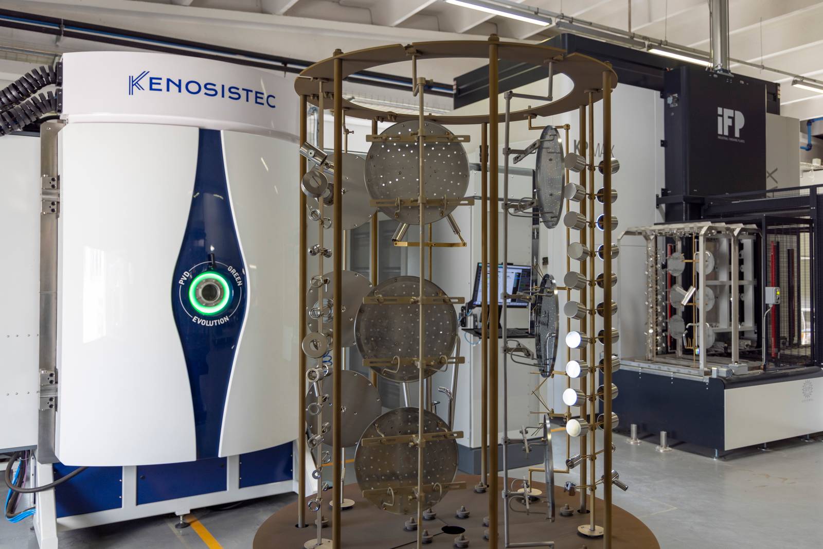 Polo produttivo FIMA Carlo Frattini: macchina per la finitura PVD Polo produttivo FIMA Carlo Frattini: macchina per la finitura PVD