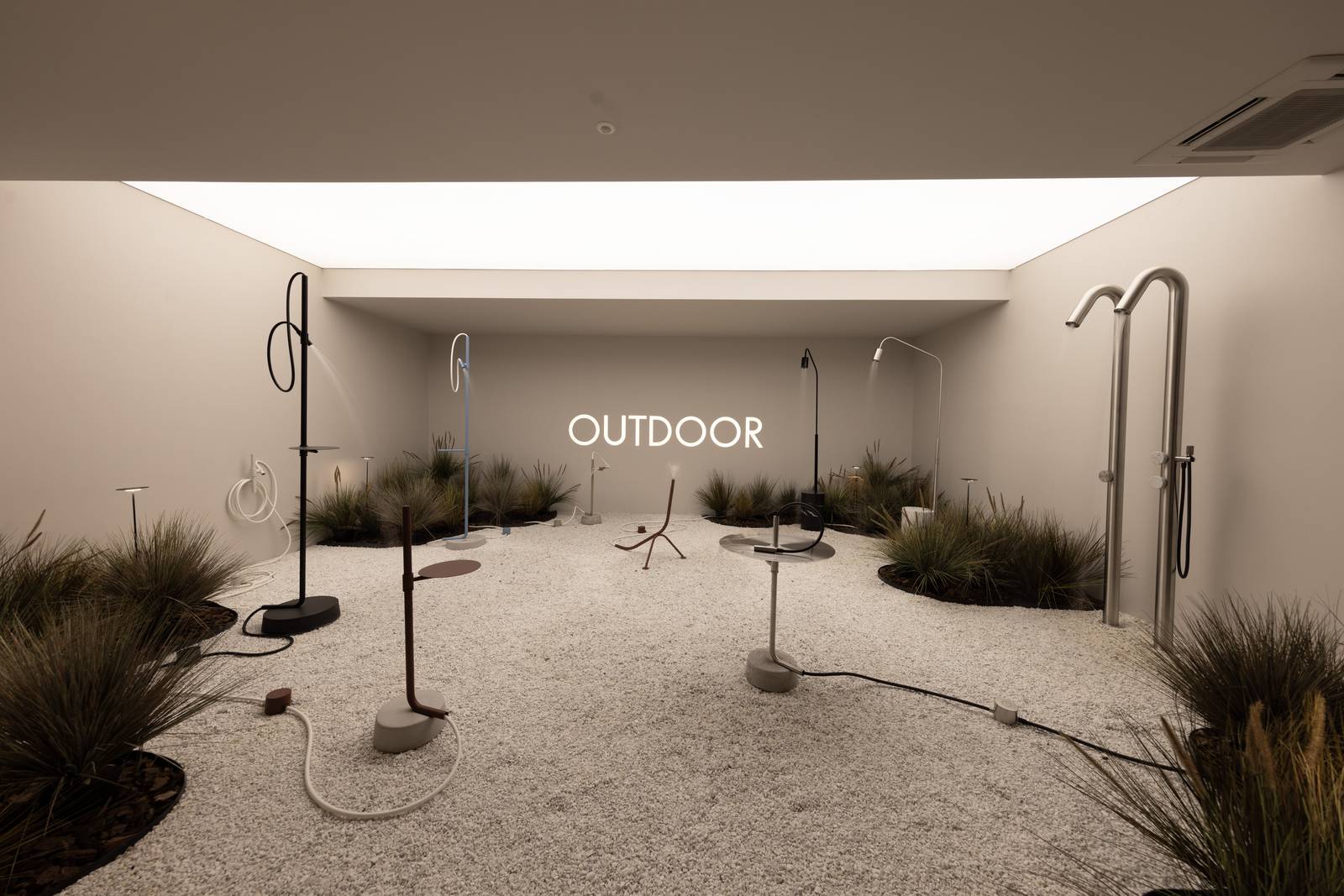 Polo produttivo FIMA Carlo Frattini: interno showroom aziendale, zona outdoor Polo produttivo FIMA Carlo Frattini: interno showroom aziendale, zona outdoor