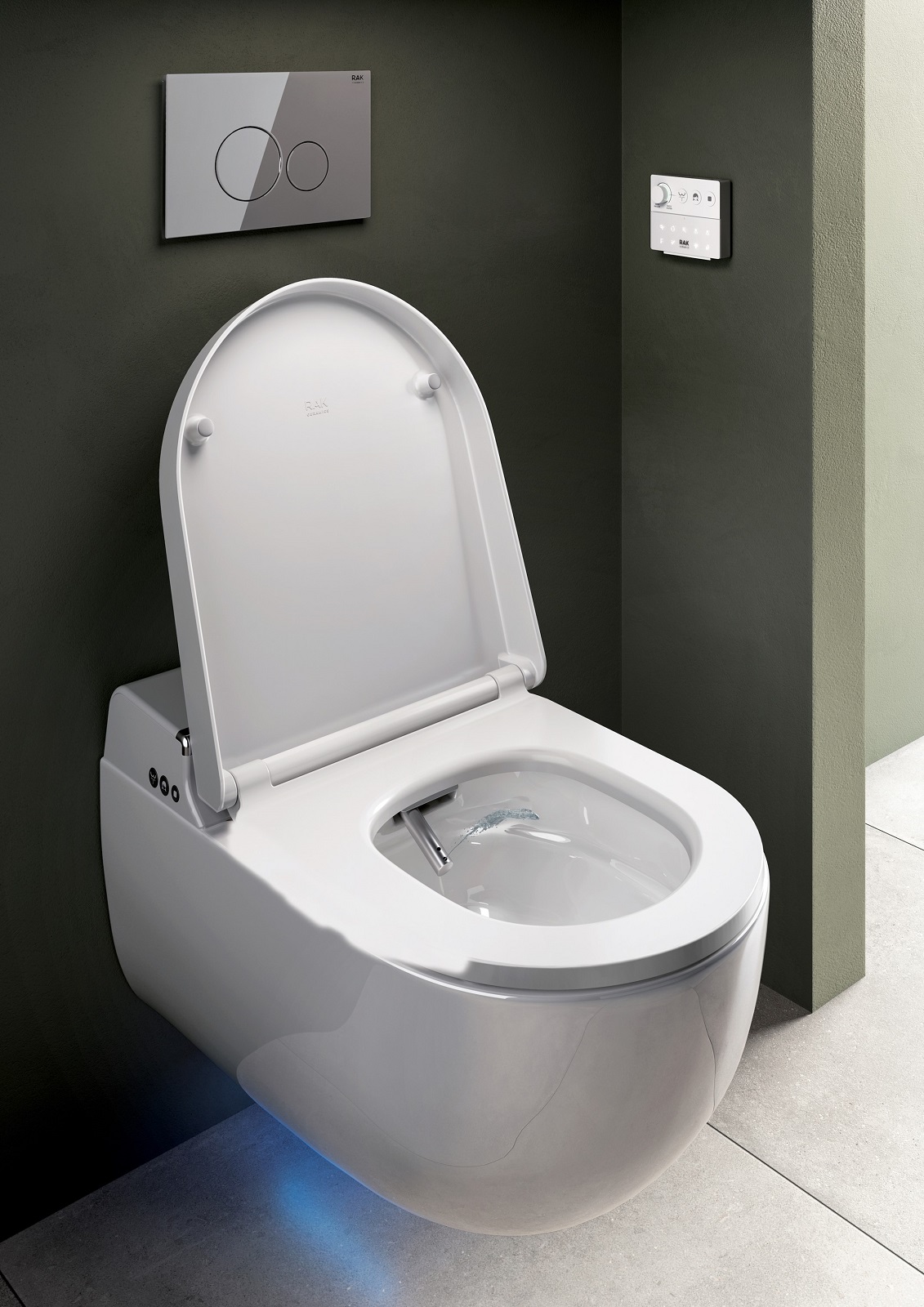 Il vaso RAK-Cleon di RAK ha funzionalità bidet integrata. Dal design minimalista, ha smalto ceramico RAK-Protek. Il comando remoto consente di controllare tutte le funzionalità del sanitario. Misura L 38 x P 45 cm. Prezzo, Iva esclusa e senza cassetta di sciacquo, 2.650 euro. www.rakceramics.com Il vaso RAK-Cleon di RAK ha funzionalità bidet integrata. Dal design minimalista, ha smalto ceramico RAK-Protek. Il comando remoto consente di controllare tutte le funzionalità del sanitario. Misura L 38 x P 45 cm. Prezzo, Iva esclusa e senza cassetta di sciacquo, 2.650 euro. www.rakceramics.com