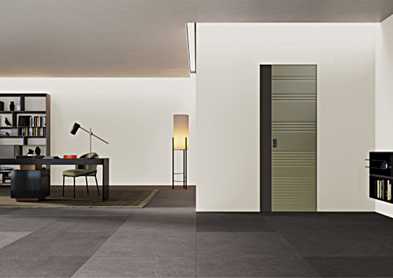 Plissè Zero di FerreroLegno è una porta interno muro, pantografata e scorrevole filo muro, studiata per rispondere all'evoluzione delle esigenze estetiche e architettoniche. Il suo decoro, ottenuto attraverso una diversità di profondità appena accennata, trasforma il colore in tono su tono, creando così un gioco di ombre e contrasti che rendono la serie di sottili bande orizzontali le vere protagoniste dell'anta. Plissè è disponibile in due finiture: laccata o ULTRAopaco. www.ferrerolegno.com Plissè Zero di FerreroLegno è una porta interno muro, pantografata e scorrevole filo muro, studiata per rispondere all'evoluzione delle esigenze estetiche e architettoniche. Il suo decoro, ottenuto attraverso una diversità di profondità appena accennata, trasforma il colore in tono su tono, creando così un gioco di ombre e contrasti che rendono la serie di sottili bande orizzontali le vere protagoniste dell'anta. Plissè è disponibile in due finiture: laccata o ULTRAopaco. www.ferrerolegno.com