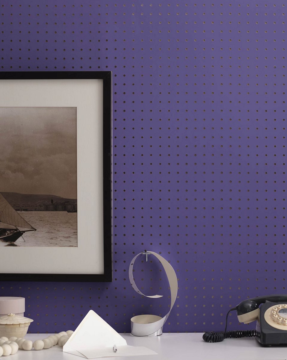 Mauve Bauhaus 1407 di Benjamin Moore è una tonalità scura pervinca con sfumature leggermente blu. Con un valore di riflessione della luce (LRV) di 12,79, è un colore abbastanza scuro.
Regal® Select Interior è una pittura premium che non ha bisogno di primer: garantisce un colore bello e duraturo. È durevole, lavabile e resistente a macchie e graffi. L’applicazione è piacevole, scorrevole e autolivellante, ha un’eccellente copertura, un’ asciugatura rapida e resiste alla muffa. Prezzo 39,90 euro + Iva. www.benjaminmooreitalia.com Mauve Bauhaus 1407 di Benjamin Moore è una tonalità scura pervinca con sfumature leggermente blu. Con un valore di riflessione della luce (LRV) di 12,79, è un colore abbastanza scuro.
Regal® Select Interior è una pittura premium che non ha bisogno di primer: garantisce un colore bello e duraturo. È durevole, lavabile e resistente a macchie e graffi. L’applicazione è piacevole, scorrevole e autolivellante, ha un’eccellente copertura, un’ asciugatura rapida e resiste alla muffa. Prezzo 39,90 euro + Iva. www.benjaminmooreitalia.com