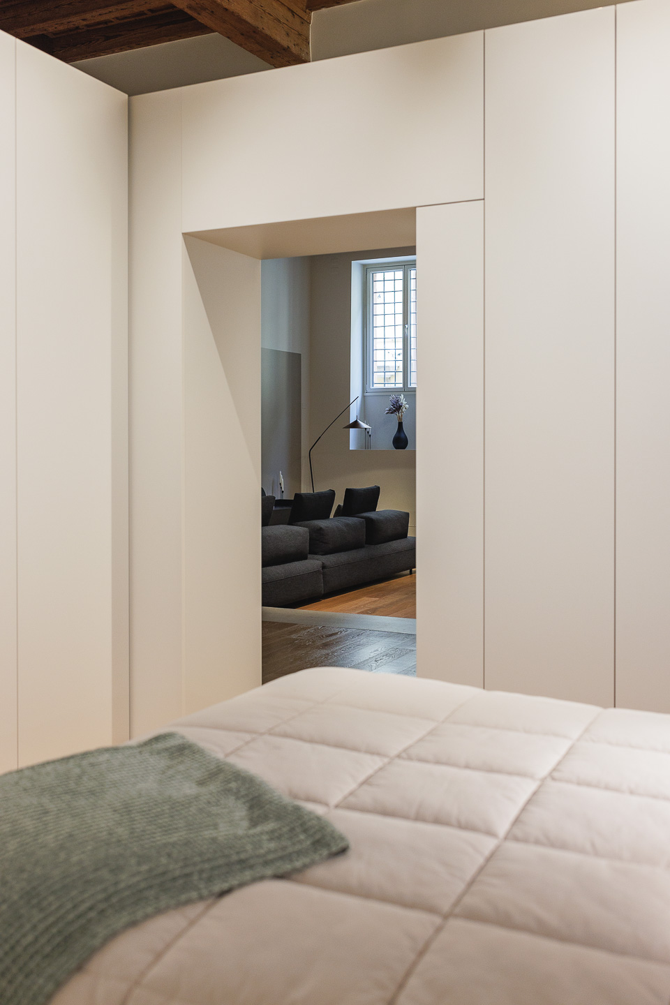 Il passaggio porta di Freedhome è la soluzione perfetta per creare un’apertura nella parete contenitiva Caccaro.