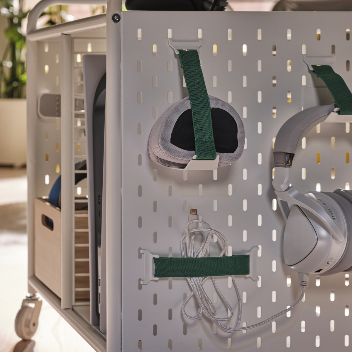 Scaffale con rotelle della collezione Brannboll di Ikea. www.ikea.com