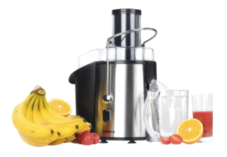 In acciaio inox, la centrifuga Improve in vendita da Kasanova è regolabile su 2 velocità e ha 2 contenitori per raccogliere fino a 1 litro di succo e 2 litri di polpa. Ha potenza di 850 watt. Misura L 21 x P 40 x H 32 cm. Prezzo 69,90 euro. www.kasanova.com