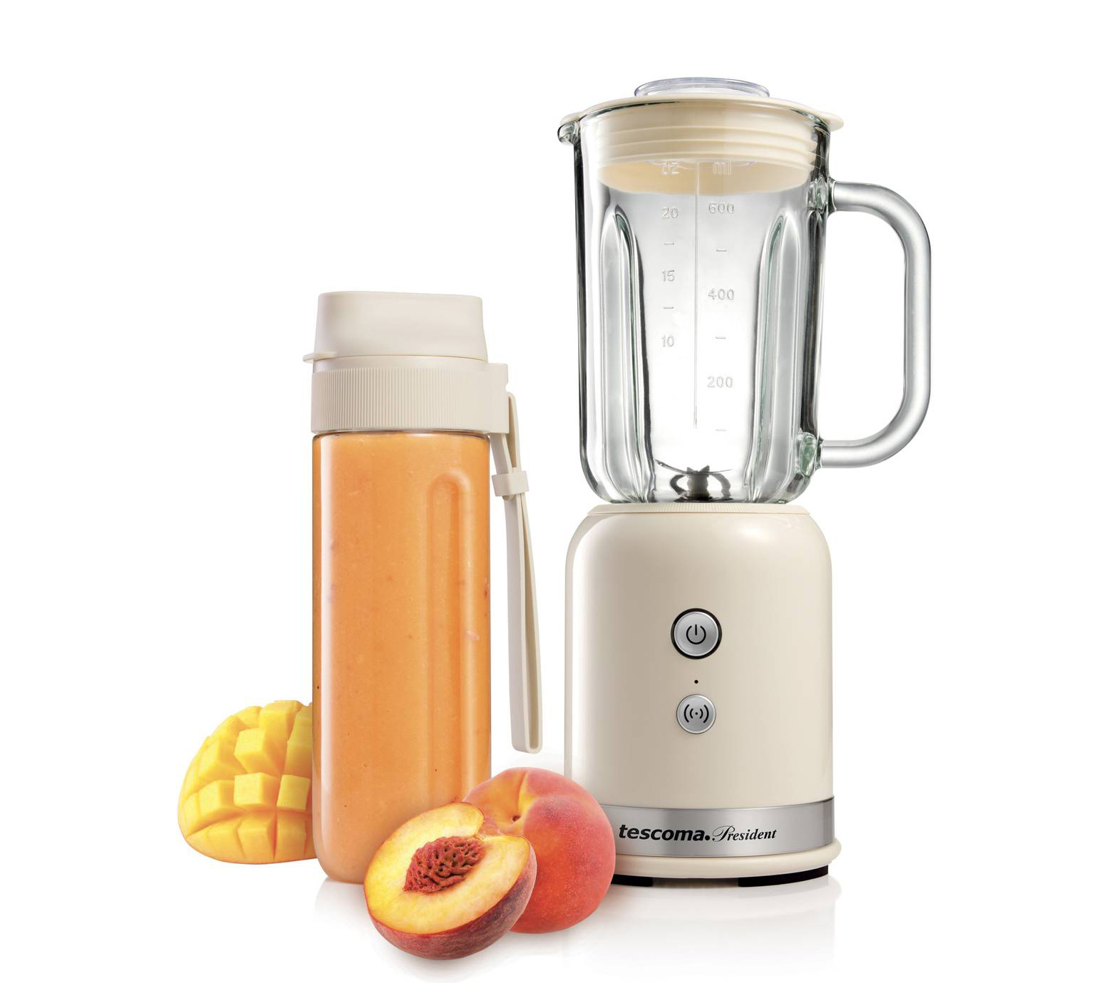 Il frullatore della Linea President di Tescoma ha boccale in vetro da 0,60 litri, lame in acciaio inox e funzione pulse che permette di dare piccoli impulsi alla massima potenza, rendendo gli ingredienti perfettamente omogenei. In dotazione ha anche una bottiglia da viaggio in plastica resistente con chiusura ermetica e una cinghia. Ha potenza di 350 watt. Misura ø 11,5 x H 32,5 cm Prezzo 99,90 euro. www.tescomaonline.com
