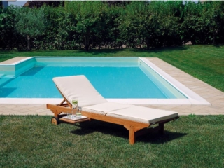 Legno di teak per il lettino pieghevole (Articolo n. 5689906) in vendita da OBI che ha lo schienale regolabile e che è dotato di un pratico ripiano estraibile che può essere usato come tavolino. La sua linea che si rifà alle suggestive atmosfere esotiche. Misura L 202 x P 66 x H  33 cm. Prezzo 329 euro. www.obi-italia.it Legno di teak per il lettino pieghevole (Articolo n. 5689906) in vendita da OBI che ha lo schienale regolabile e che è dotato di un pratico ripiano estraibile che può essere usato come tavolino. La sua linea che si rifà alle suggestive atmosfere esotiche. Misura L 202 x P 66 x H  33 cm. Prezzo 329 euro. www.obi-italia.it