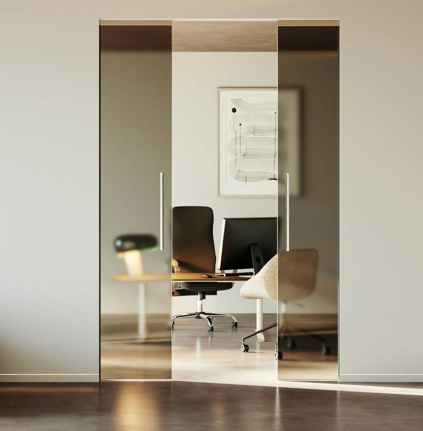 Il modello Absolute Evo di Ermetika è un sistema di porta scorrevole filo muro privo di finiture esterne come stipiti e coprifili, che permette all’anta di fondersi completamente con la parete. Una soluzione ottimale per tutti coloro che vogliono creare un interior design all’insegna del minimalismo. Disponibile sia per intonaco che per cartongesso, Absolute Evo cattura l'attenzione soprattutto se abbinato ad un’anta in vetro: sebbene Ermetika non produca direttamente ante in vetro, mette a disposizione il Glass Kit, un accessorio in grado di adattare l’anta in questione al telaio Absolute Evo filo muro. Misura del telaio L 80 x H 210 cm con accessorio Glass Kit il prezzo è rispettivamente 512 euro + 225 euro. www.ermetika.it Il modello Absolute Evo di Ermetika è un sistema di porta scorrevole filo muro privo di finiture esterne come stipiti e coprifili, che permette all’anta di fondersi completamente con la parete. Una soluzione ottimale per tutti coloro che vogliono creare un interior design all’insegna del minimalismo. Disponibile sia per intonaco che per cartongesso, Absolute Evo cattura l'attenzione soprattutto se abbinato ad un’anta in vetro: sebbene Ermetika non produca direttamente ante in vetro, mette a disposizione il Glass Kit, un accessorio in grado di adattare l’anta in questione al telaio Absolute Evo filo muro. Misura del telaio L 80 x H 210 cm con accessorio Glass Kit il prezzo è rispettivamente 512 euro + 225 euro. www.ermetika.it