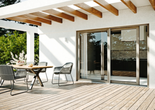 Portafinestra scorrevole in PVC HST di WnD, vista dall'esterno