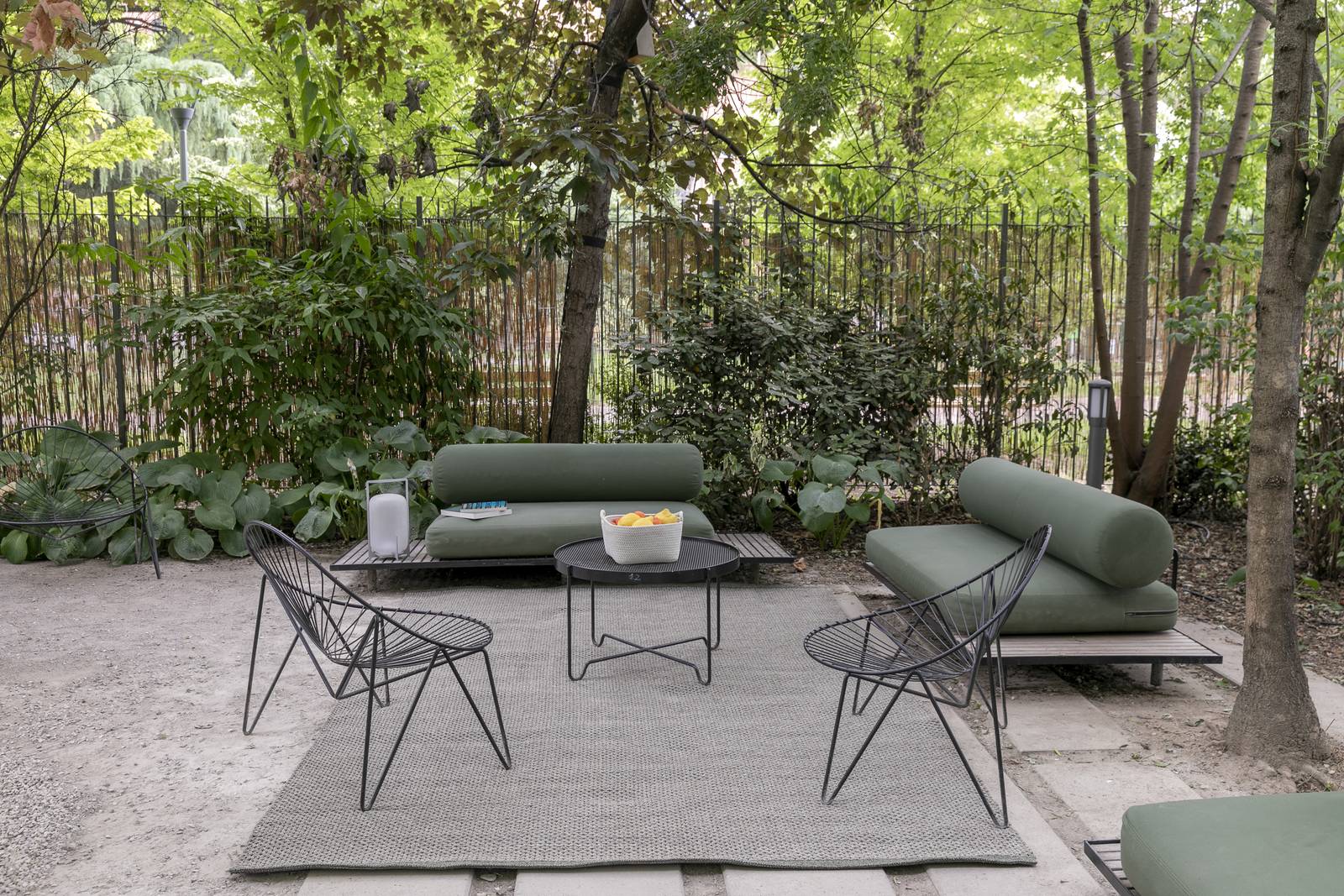 Una texture grafica, evidenziata da mix cromatici in un delicato contrasto di toni per il tappeto outdoor Mirasol di Warmi che è tessuto a mano in polipropilene,  “w-proof”, resistente ai raggi UV e intemperie, con una lavorazione piana e corda a rilievo. Può essere realizzato anche su misura ed è disponibile in due formati. Misura L 200 x P 300 cm e L 300 x P 400 cm. Prezzo a partire da  3.308,64 euro. www.warli.it Una texture grafica, evidenziata da mix cromatici in un delicato contrasto di toni per il tappeto outdoor Mirasol di Warmi che è tessuto a mano in polipropilene,  “w-proof”, resistente ai raggi UV e intemperie, con una lavorazione piana e corda a rilievo. Può essere realizzato anche su misura ed è disponibile in due formati. Misura L 200 x P 300 cm e L 300 x P 400 cm. Prezzo a partire da  3.308,64 euro. www.warli.it