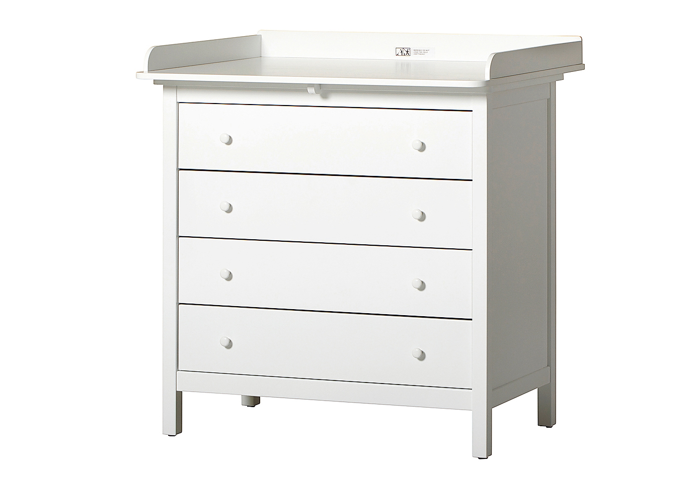 A 4 cassetti, con pomelli in porcellana, la cassettiera Seaside di Oliver Furniture è completa di fasciatoio rimovibile. In mdf bianco e legno di betulla trattati con tinta atossica da interni, è priva di viti. Misura L 92,8 x P 69,2 x H 97,6 cm. Costa 969 euro.  www.oliverfurniture.com A 4 cassetti, con pomelli in porcellana, la cassettiera Seaside di Oliver Furniture è completa di fasciatoio rimovibile. In mdf bianco e legno di betulla trattati con tinta atossica da interni, è priva di viti. Misura L 92,8 x P 69,2 x H 97,6 cm. Costa 969 euro.  www.oliverfurniture.com