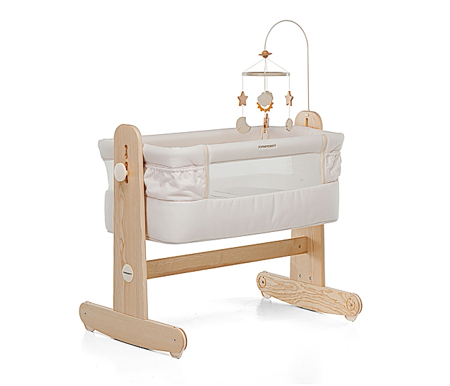Dalla nascita a 9 kg di peso del bambino, Mamma&Me di Foppapedretti è in legno di frassino e cotone. Misura 100 x 67 x H 85/72 cm. Con materasso e giostrina costa 445 euro. www.foppapedretti.it Dalla nascita a 9 kg di peso del bambino, Mamma&Me di Foppapedretti è in legno di frassino e cotone. Misura 100 x 67 x H 85/72 cm. Con materasso e giostrina costa 445 euro. www.foppapedretti.it
