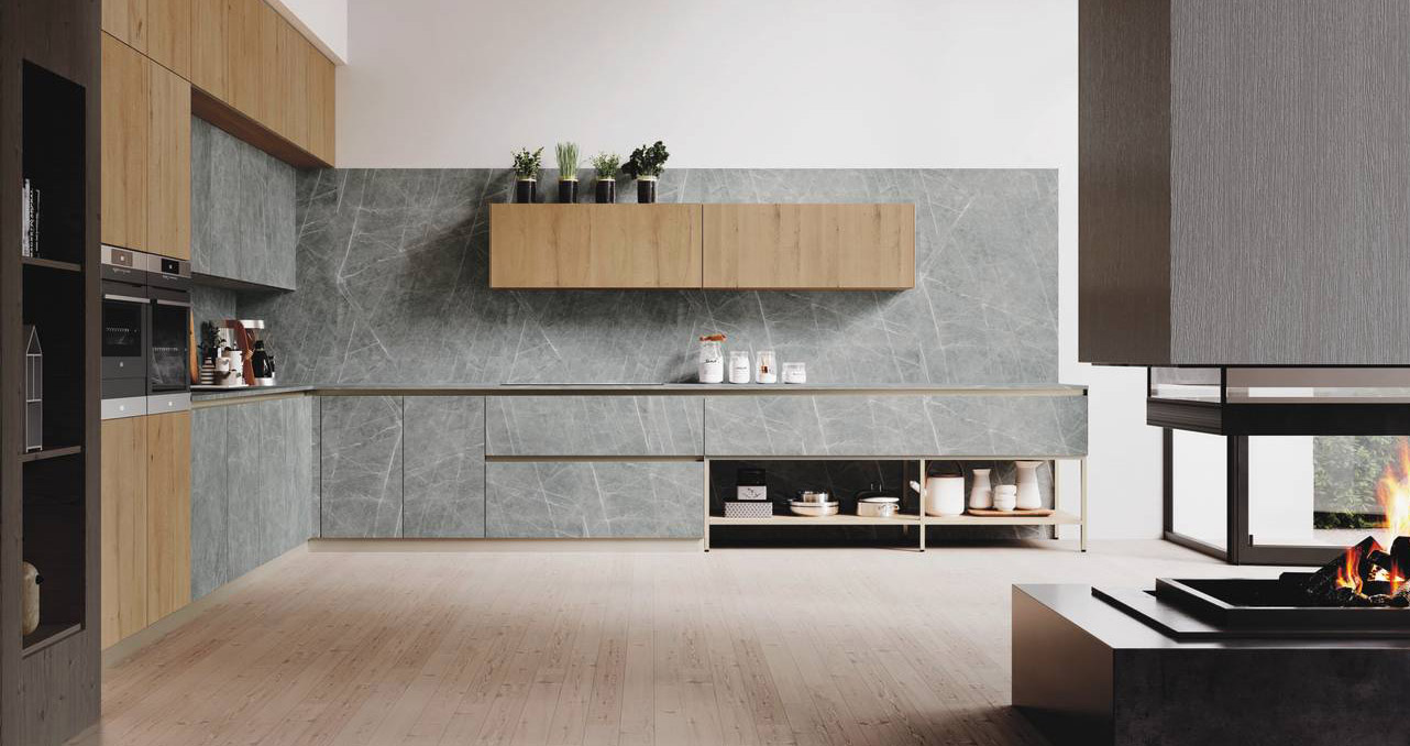 Focalizzano l'attenzione i moduli a giorno, con la struttura in metallo Champagne, posizionati tra le basi del modello AL 32 di Arrex che ha le ante, il piano di lavoro e lo schienale nella finitura in Gres effetto pietra con venatura a vista. I pensili e le colonne in Rovere Spaccato Naturalericreano un'atmosfera nordica. Un modulo base da 60 cm con anta in Gres, prezzo 438 euro + Iva.  www.arrex.it Focalizzano l'attenzione i moduli a giorno, con la struttura in metallo Champagne, posizionati tra le basi del modello AL 32 di Arrex che ha le ante, il piano di lavoro e lo schienale nella finitura in Gres effetto pietra con venatura a vista. I pensili e le colonne in Rovere Spaccato Naturalericreano un'atmosfera nordica. Un modulo base da 60 cm con anta in Gres, prezzo 438 euro + Iva.  www.arrex.it