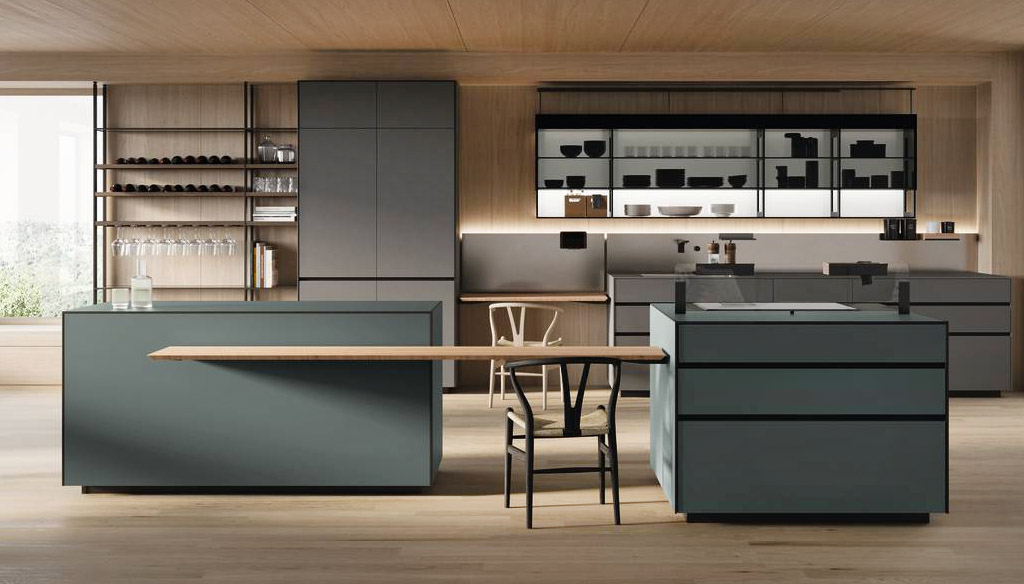 L'ampia composizione Riciclantica Outline di Valcucine è caratterizzata da basi, top e colonne in Laminato Seta Grigio Plumbeo e da un sistema di moduli a giorno, con schienale luminoso, che articolano lo spazio senza chiuderlo. Lo schienale sopratop attrezzato è realizzato in Acciaio Inox Vissuto; le ante si aprono per mezzo di gole. Prezzo su richiesta. www.valcucine.com L'ampia composizione Riciclantica Outline di Valcucine è caratterizzata da basi, top e colonne in Laminato Seta Grigio Plumbeo e da un sistema di moduli a giorno, con schienale luminoso, che articolano lo spazio senza chiuderlo. Lo schienale sopratop attrezzato è realizzato in Acciaio Inox Vissuto; le ante si aprono per mezzo di gole. Prezzo su richiesta. www.valcucine.com