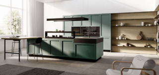 La cucina Alma di Arredo3 si sviluppa intorno all'isola operativa attrezzata con i fuochi a induzione, la cappa, il blocco lavaggio in HPL Fenix nero Ingo e l'alzata in appoggio Modus in alluminio nero che permette di avere a portata di mano barattoli e accessori. Le basi sono realizzate in PET riciclato Amazonia ottenuto da plastica usata. L'angolo è arredato con la boiserie LAB nella finitura rovere canapa con mensole e profili in alluminio nero. Prezzo su richiesta. www.arredo3.it La cucina Alma di Arredo3 si sviluppa intorno all'isola operativa attrezzata con i fuochi a induzione, la cappa, il blocco lavaggio in HPL Fenix nero Ingo e l'alzata in appoggio Modus in alluminio nero che permette di avere a portata di mano barattoli e accessori. Le basi sono realizzate in PET riciclato Amazonia ottenuto da plastica usata. L'angolo è arredato con la boiserie LAB nella finitura rovere canapa con mensole e profili in alluminio nero. Prezzo su richiesta. www.arredo3.it