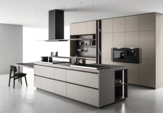 Una colorazione chiara e luminosa per le ante della cucina Zafferano di Valdesign che si articola in una serie di colonne Logica in Laminato Canapa con boiserie e in un'isola in Laminato Piasentina con vani a giorno Fashion wood Rovere Carbone e tavolo integrato. Il piano dell'isola, attrezzato con il lavello e i fuochi, è dotato di una struttura a ponte che permette di avere a portata di barattoli e piccoli accessori. Un modulo base da 60 cm con anta battente, prezzo 451 euro. www.valdesigncucine.it Una colorazione chiara e luminosa per le ante della cucina Zafferano di Valdesign che si articola in una serie di colonne Logica in Laminato Canapa con boiserie e in un'isola in Laminato Piasentina con vani a giorno Fashion wood Rovere Carbone e tavolo integrato. Il piano dell'isola, attrezzato con il lavello e i fuochi, è dotato di una struttura a ponte che permette di avere a portata di barattoli e piccoli accessori. Un modulo base da 60 cm con anta battente, prezzo 451 euro. www.valdesigncucine.it