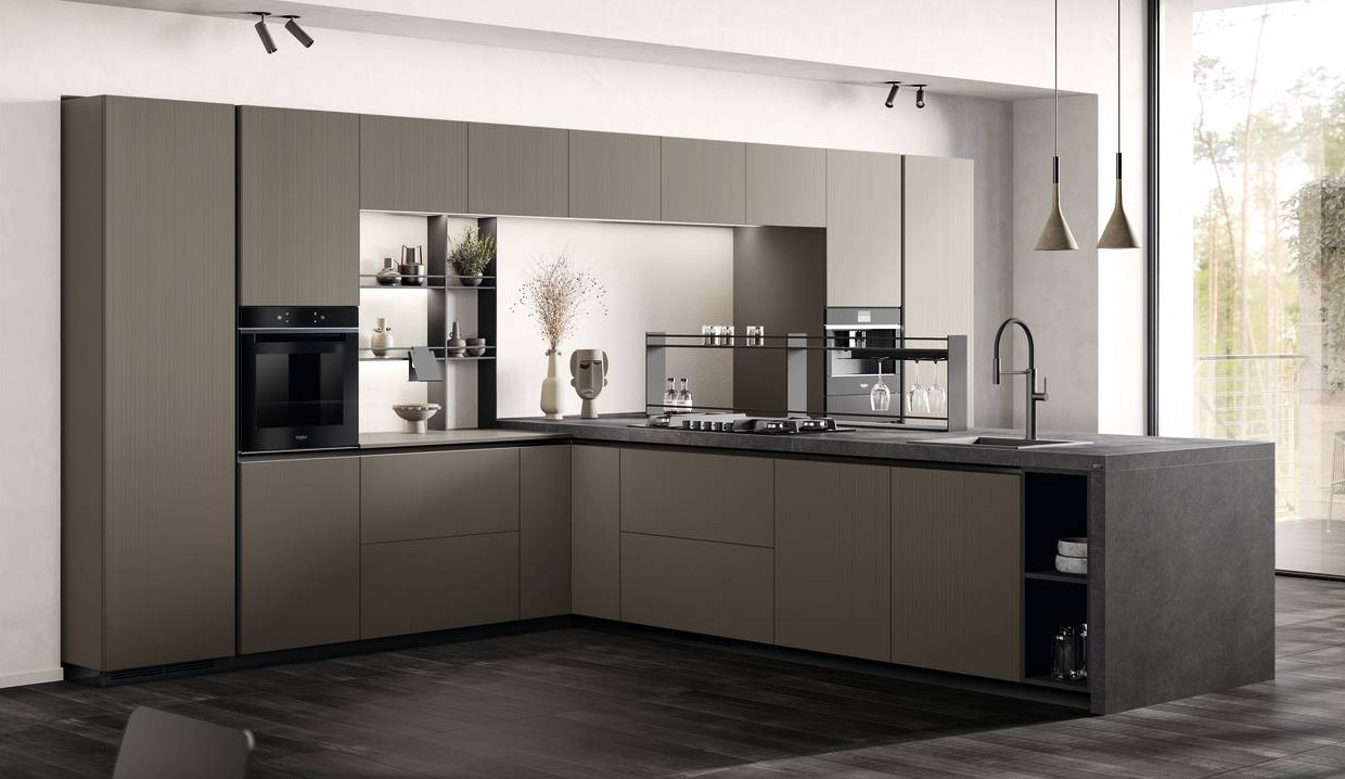 La cucina Mira di Scavolini è caratterizzata dalla presenza della lunga penisola, con il piano in Laminato Pietra Abyss, attrezzata con il sistema Setup in metallo, personalizzabile nei moduli e nelle finiture, che permette di esporre barattoli e bicchieri. Le ante sono in laminato Strips Urban Steel; gli elementi a giorno sono in laccato opaco Nero Ardesia. Prezzo su richiesta. www.scavolini.com La cucina Mira di Scavolini è caratterizzata dalla presenza della lunga penisola, con il piano in Laminato Pietra Abyss, attrezzata con il sistema Setup in metallo, personalizzabile nei moduli e nelle finiture, che permette di esporre barattoli e bicchieri. Le ante sono in laminato Strips Urban Steel; gli elementi a giorno sono in laccato opaco Nero Ardesia. Prezzo su richiesta. www.scavolini.com