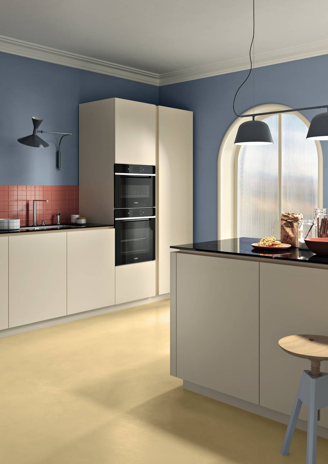 Lo smalto all’acqua ad alte prestazioni per laccature pregiate Marcotech Ultra AU di San Marco regala nuova vita a mobili, porte e infissi ed è ideale su qualsiasi tipo di supporto, dal legno, al metallo, al PVC. È utilizzabile per interni ed esterni. Questo innovativo prodotto firmato San Marco è disponibile in due finiture: Marcotech Ultra AU 10 conferisce alle superfici una laccatura opaca, mentre Marcotech Ultra AU 40 dona un finish semilucido. Entrambe le versioni consentono di ottenere colori intensi e definiti, omogenei e coprenti. Non solo: grazie alla sua componente uretanica e acrilica, le parti trattate sono protette da graffi e urti, oltre a mantenere una giusta elasticità. Lo smalto crea inoltre una barriera contro grasso e sporco, facilitando così la pulizia con detergenti domestici per un’ottima tenuta estetica. Che si tratti di piccoli ritocchi o di lavori di manutenzione più estesi è possibile scegliere la tonalità più adatta alle proprie esigenze fra quelle realizzabili con Sistema Tintometrico. La rapida essiccazione consente infine di stendere due strati in un giorno, garantendo finiture eleganti e di prestigio in tempi brevi. Prezzo (sia 10 sia 40) confezione da 2,5 litri di bianco 99,85 euro. www.san-marco.com