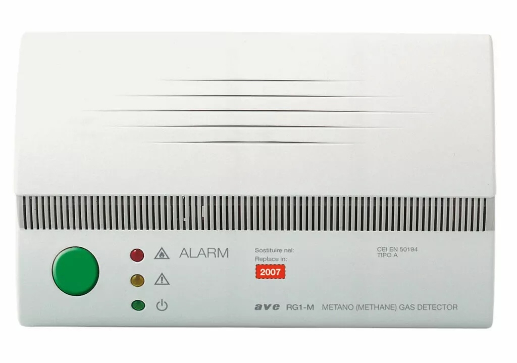 Rivelatore di gas GPL, da parete, RG1-G di AVE: alimentazione 230Vac, funzione di autodiagnosi attivabile da pulsante frontale. Misura 156 x 95 x 42 mm. Prezzo 151,25 euro. www.ave.it