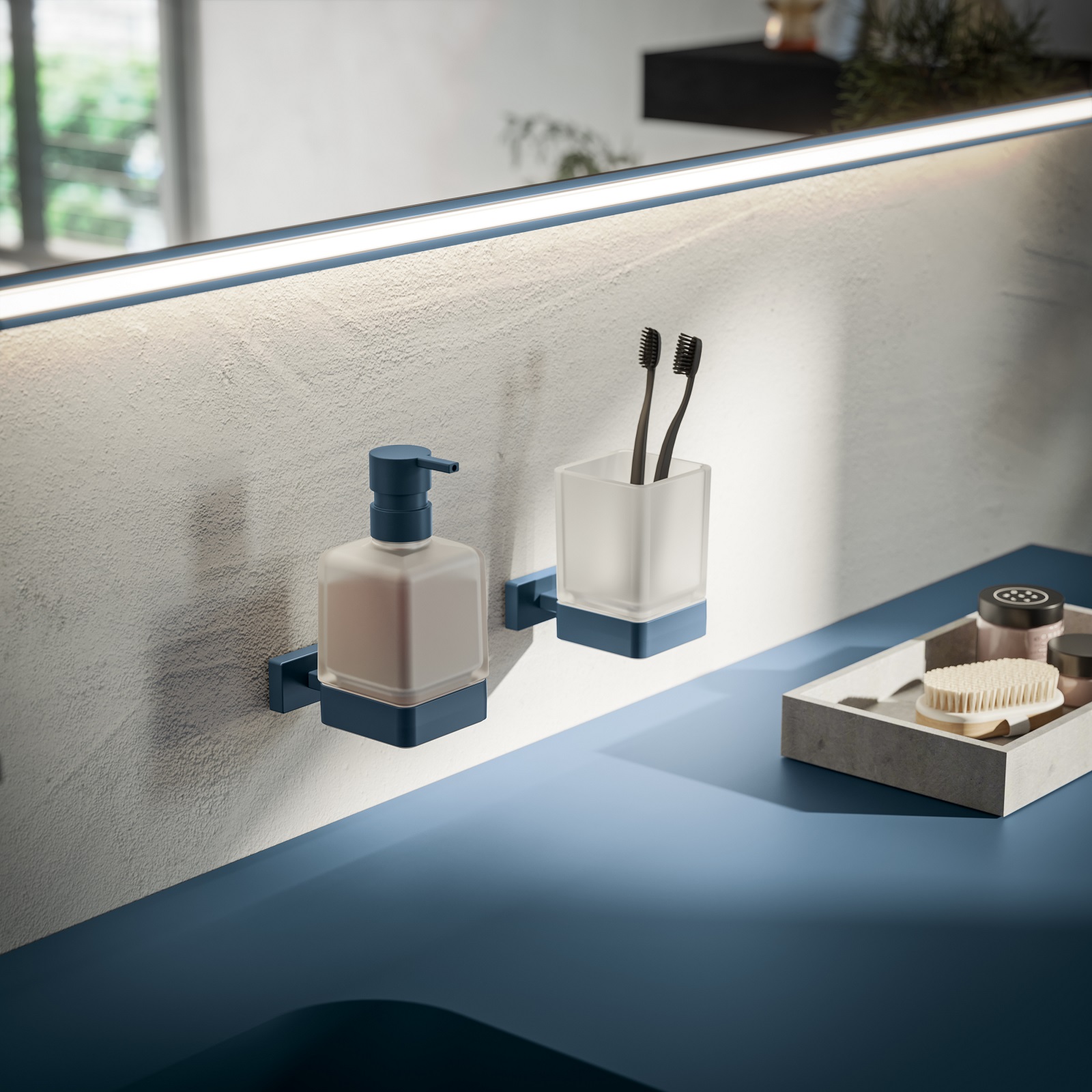 Fanno parte della collezione Lea 1800 di Inda lo spandisapone e il portabicchiere a parete. Con finitura blu denim sono in vetro satinato. Prezzo dello spandisapone che misura L 7 x P 11 x H 15,2 cm, 87,90 euro. Prezzo del portabicchiere che misura L 7 x P 10,9 x H 10,7 cm, 68,70 euro. euro www.inda.net Fanno parte della collezione Lea 1800 di Inda lo spandisapone e il portabicchiere a parete. Con finitura blu denim sono in vetro satinato. Prezzo dello spandisapone che misura L 7 x P 11 x H 15,2 cm, 87,90 euro. Prezzo del portabicchiere che misura L 7 x P 10,9 x H 10,7 cm, 68,70 euro. euro www.inda.net