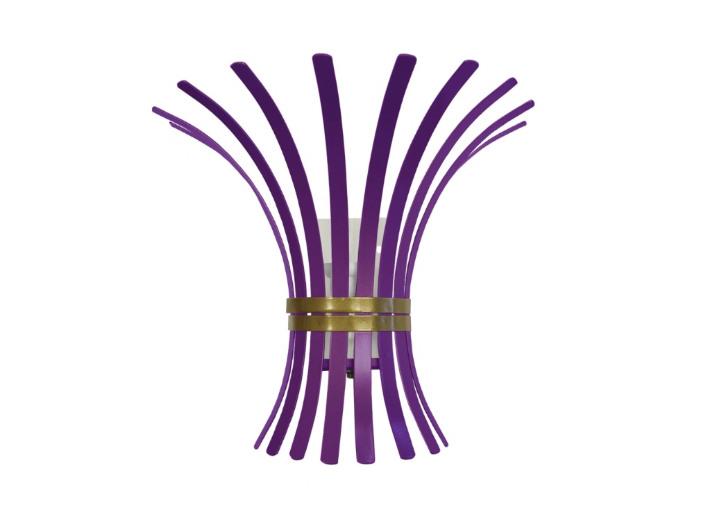 L'applique Jupe Indienne di Tosel è formata da strisce metalliche leggermente tornite colorate con vernice epossidica colori viola. Prezzo 92 euro. www.toselshop.com L'applique Jupe Indienne di Tosel è formata da strisce metalliche leggermente tornite colorate con vernice epossidica colori viola. Prezzo 92 euro. www.toselshop.com