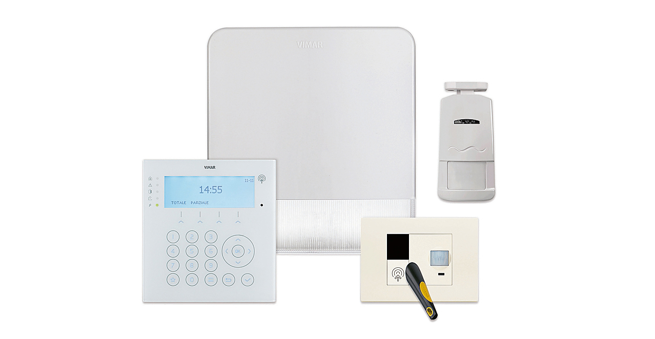 By-alarm Plus di Vimar, impianto anti-intrusione modulare, scalabile, professionale, è espandibile anche in radiofrequenza. Include centrali di controllo con schede radio e GSM, sirene, tastiere da parete (con e senza trasponder), con display e tasti retroilluminati. La sirena esterna, sottile 5 cm, ha protezioni antiapertura, antistrappo e antischiuma. La videosorveglianza Elvox TVCC ad alta risoluzione ha segnalazione preventiva e deterrenza. Il tutto gestibile e visualizzabile anche da remoto via app View. Il kit centrale costa a partire da 794,69 euro + Iva. www.vimar.com By-alarm Plus di Vimar, impianto anti-intrusione modulare, scalabile, professionale, è espandibile anche in radiofrequenza. Include centrali di controllo con schede radio e GSM, sirene, tastiere da parete (con e senza trasponder), con display e tasti retroilluminati. La sirena esterna, sottile 5 cm, ha protezioni antiapertura, antistrappo e antischiuma. La videosorveglianza Elvox TVCC ad alta risoluzione ha segnalazione preventiva e deterrenza. Il tutto gestibile e visualizzabile anche da remoto via app View. Il kit centrale costa a partire da 794,69 euro + Iva. www.vimar.com