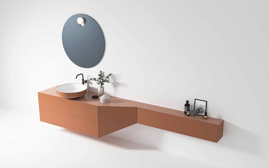 La collezione di mobili bagno Slide di Artesi è flessibile e adattabile; progetto pensato per essere flessibile e integrare cambi di profondità e altezza necessarie per adattarsi al qualsiasi tipo di esigenza ed ottimizzando lo spazio a disposizione. Tratto distintivo è il top, caratterizzato da una smussatura a 45° sulla parte frontale, dettaglio crea una sorta di "apertura virtuale" dell'anta, donando un aspetto lineare e pulito alle forme del mobile. Ampia la gamma delle finiture. www.artesi.it