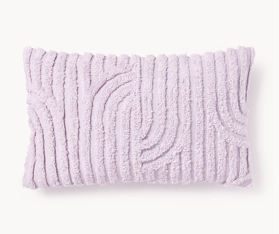 Il copricuscino in cotone Bell di Westwing Collection può essere usato in salotto oppure in camera da letto. È realizzato da un produttore che è membro della Better Cotton Initiative™, quindi rispetta principi e criteri di produzione globali per una coltivazione del cotone più sostenibile. Prezzo 29,99 euro. www.westwing.it Il copricuscino in cotone Bell di Westwing Collection può essere usato in salotto oppure in camera da letto. È realizzato da un produttore che è membro della Better Cotton Initiative™, quindi rispetta principi e criteri di produzione globali per una coltivazione del cotone più sostenibile. Prezzo 29,99 euro. www.westwing.it