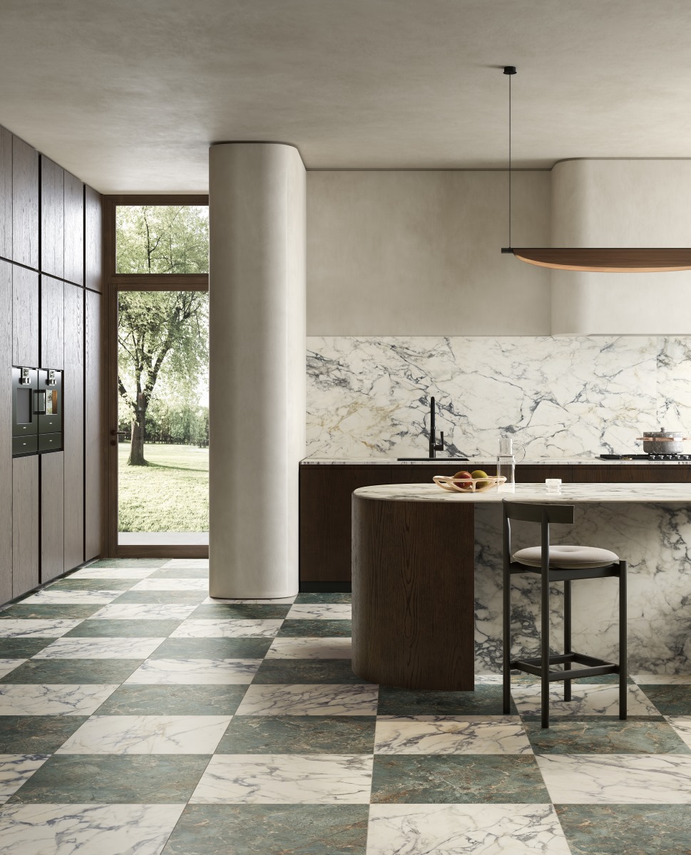 La collezione di superfici ricerca ed esclusive Premiere di Del Conca celebra la tradizione marmorea con 5  superfici in gres porcellanato - 2 bianche e 3 colorate - dalla forte identità. Tra queste ci sono Paonazzo, ispirato al calacatta italiano, in cui il fondo bianco latte è attraversato da una grafica di colore grigio/nero e da una venatura dorata, e Amazzonite, un minerale che appartiene alla famiglia dei graniti a grana grossa. Completano la collezione le varianti Onice Bianco, Paradise e Onice Azzurro. www.delconca.com La collezione di superfici ricerca ed esclusive Premiere di Del Conca celebra la tradizione marmorea con 5  superfici in gres porcellanato - 2 bianche e 3 colorate - dalla forte identità. Tra queste ci sono Paonazzo, ispirato al calacatta italiano, in cui il fondo bianco latte è attraversato da una grafica di colore grigio/nero e da una venatura dorata, e Amazzonite, un minerale che appartiene alla famiglia dei graniti a grana grossa. Completano la collezione le varianti Onice Bianco, Paradise e Onice Azzurro. www.delconca.com